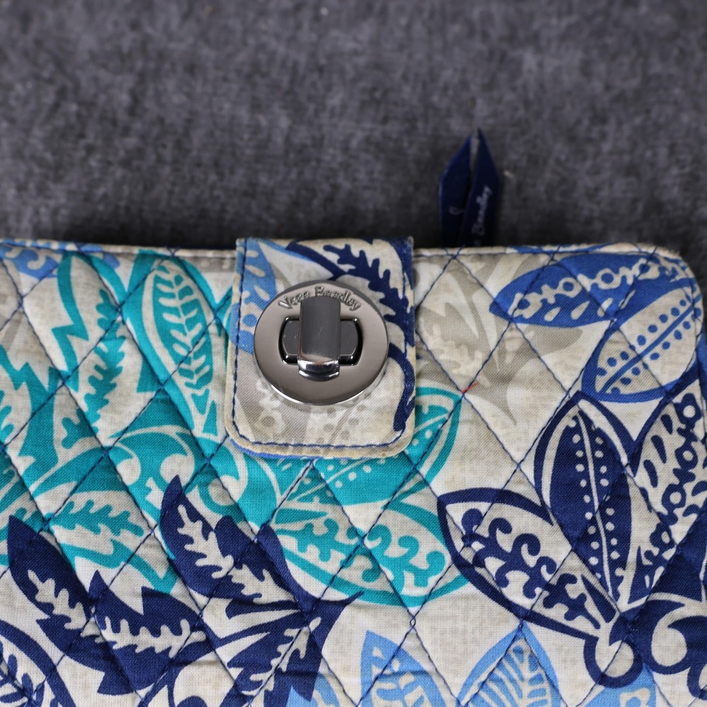 Vera Bradley Wallet Womens One Size Blue Floral Quilted Zip Around Turnlock - Picture 3 of 7